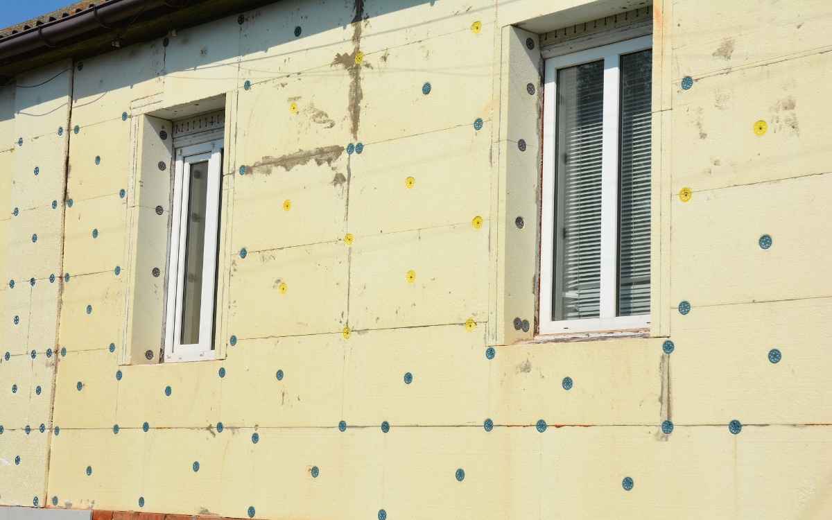 Blogs 5 an image of home renovations and window replacement.